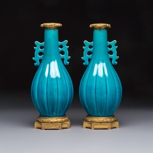 A pair of gilt-bronze-mounted Chinese turquoise-glazed vases, 19th C. — photo 5