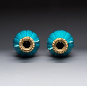 A pair of gilt-bronze-mounted Chinese turquoise-glazed vases, 19th C. — photo 6