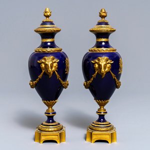 A pair of gilt bronze-mounted Sèvres-style porcelain vases, France, 19/20th C. — photo 2