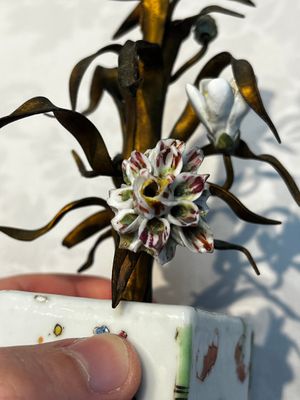 A pair of gilt silver and metal candlesticks with Chinese porcelain, European porcelain flowers, and marble bases, marked Boin-Taburet, late 19th C. — photo 9