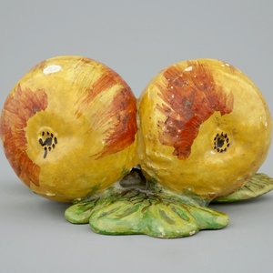 A pair of hanging apples in Dutch Delftware, 18th C. — 照片 6