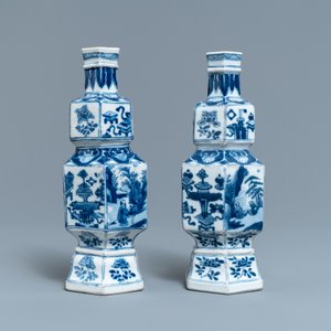 A pair of hexagonal Chinese blue and white vases, Kangxi — photo 4