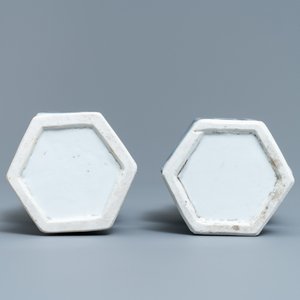 A pair of hexagonal Chinese blue and white vases, Kangxi — photo 5