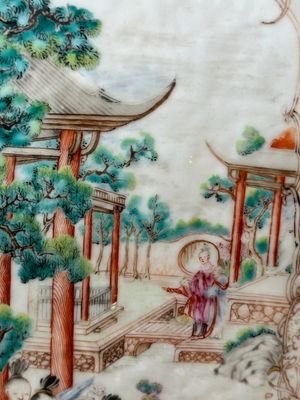 A pair of hexagonal Chinese Canton famille rose 'mandarin subject' vases, Qianlong — 照片 13