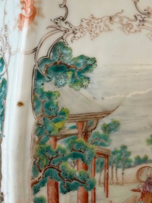 A pair of hexagonal Chinese Canton famille rose 'mandarin subject' vases, Qianlong — 照片 21