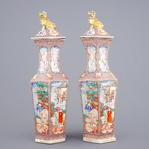 A pair of hexagonal Chinese famille rose mandarin vases and covers, Qianlong, 18th C. — photo 2