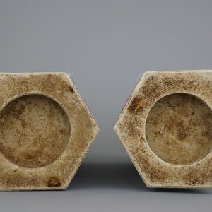 A pair of hexagonal Chinese famille rose vases, 19th C. — 照片 6