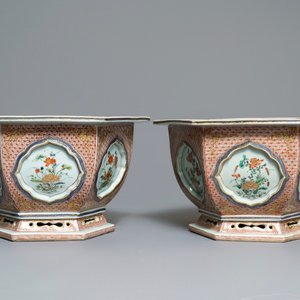 A pair of hexagonal Chinese famille verte jardinières, Kangxi/Yongzheng — 照片 3