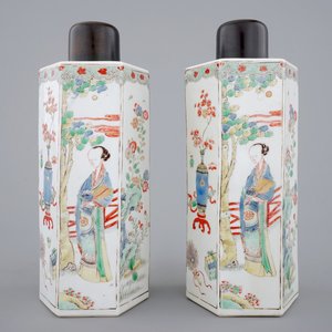 Een paar hexagonale Chinese famille verte theebussen, Kangxi, ca. 1700 — foto 1