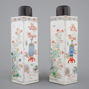 Een paar hexagonale Chinese famille verte theebussen, Kangxi, ca. 1700 — foto 4