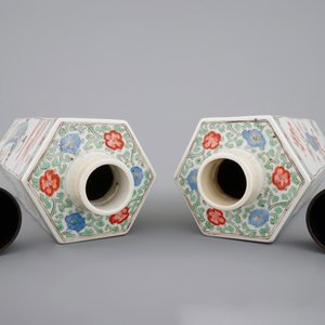 Een paar hexagonale Chinese famille verte theebussen, Kangxi, ca. 1700 — foto 6