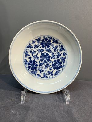 A pair of imperial Chinese blue and white 'lotus scroll' plates, Qianlong mark and of the period — photo 1