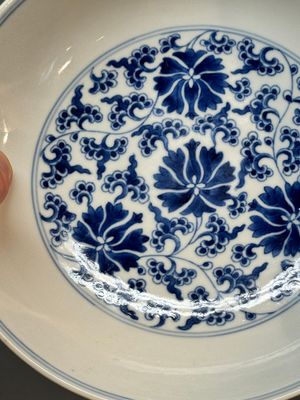 A pair of imperial Chinese blue and white 'lotus scroll' plates, Qianlong mark and of the period — photo 19