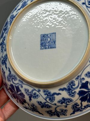 A pair of imperial Chinese blue and white 'lotus scroll' plates, Qianlong mark and of the period — photo 11
