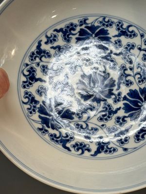 A pair of imperial Chinese blue and white 'lotus scroll' plates, Qianlong mark and of the period — photo 18
