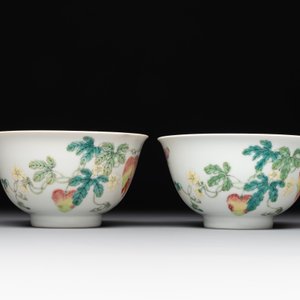 A pair of imperial Chinese famille rose 'balsam pear' bowls, Jiaqing mark and of the period — photo 4