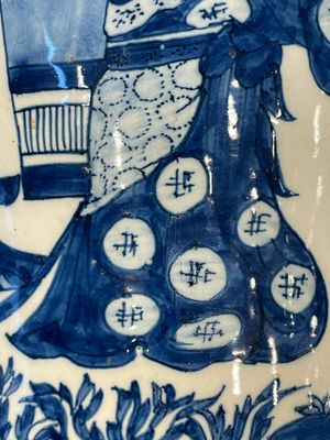 A pair of impressive blue and white Dutch Delft chinoiserie vases, ca. 1700 — photo 10