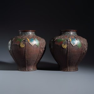 A pair of inscribed Japanese bronze champlevé vases — photo 3