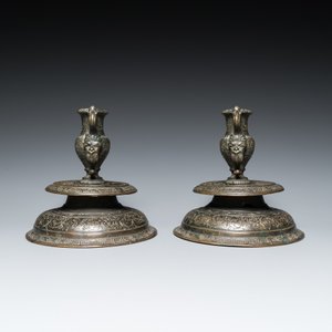 A pair of Italian engraved bronze candlesticks, probably Venice, 16th C. — photo 3