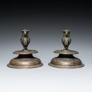 A pair of Italian engraved bronze candlesticks, probably Venice, 16th C. — photo 5