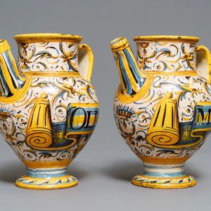 A pair of Italian maiolica armorial wet drug jars, Deruta or Umbria, 17th C. — photo 1