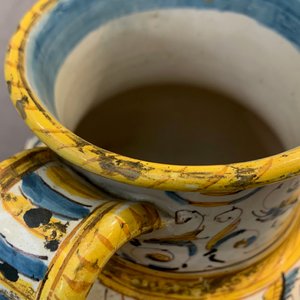 A pair of Italian maiolica armorial wet drug jars, Deruta or Umbria, 17th C. — photo 10