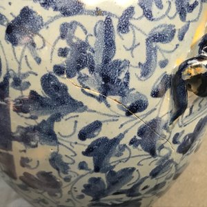 A pair of Italian maiolica berettino-ground wet drug jars, Venice or Rome, dated 1592 — photo 16
