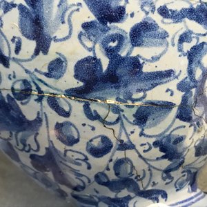 A pair of Italian maiolica berettino-ground wet drug jars, Venice or Rome, dated 1592 — photo 23