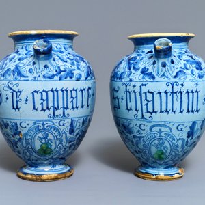 A pair of Italian maiolica berettino-ground wet drug jars, Venice or Rome, dated 1592 — photo 3