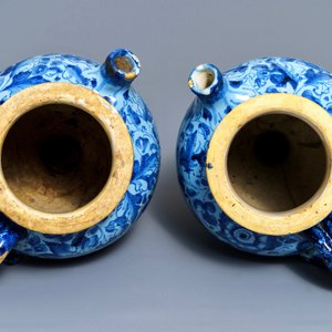 A pair of Italian maiolica berettino-ground wet drug jars, Venice or Rome, dated 1592 — photo 6