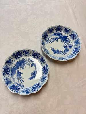 A pair of Japanese Arita blue and white 'Birds among Flowering Branches' plates, Edo 18th C. — foto 1