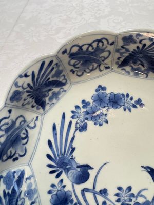 A pair of Japanese Arita blue and white 'Birds among Flowering Branches' plates, Edo 18th C. — foto 18