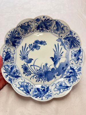 A pair of Japanese Arita blue and white 'Birds among Flowering Branches' plates, Edo 18th C. — foto 2