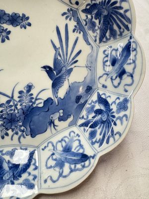 A pair of Japanese Arita blue and white 'Birds among Flowering Branches' plates, Edo 18th C. — foto 6