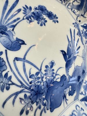 A pair of Japanese Arita blue and white 'Birds among Flowering Branches' plates, Edo 18th C. — foto 8
