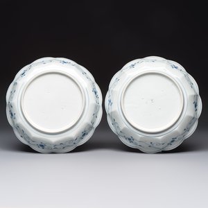 A pair of Japanese Arita blue and white 'Birds among Flowering Branches' plates, Edo 18th C. — foto 2