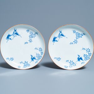A pair of Japanese Arita blue and white Kakiemon-style 'deer' plates, Edo, 17/18th C. — 照片 2