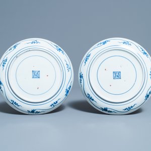 A pair of Japanese Arita blue and white Kakiemon-style 'deer' plates, Edo, 17/18th C. — 照片 3