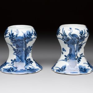 A pair of Japanese Arita blue and white salts, Edo, 18th C. — 照片 1