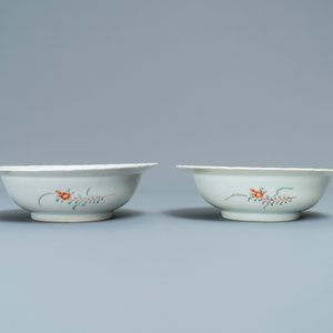 A pair of Japanese Arita Kakiemon-style bowls with boys, Edo, 18/19th C. — 照片 3