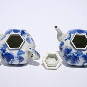 A pair of Japanese Arita miniature blue and white landscape teapots, Edo, 17th C. — 照片 6