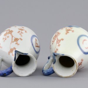 A pair of Japanese Arita porcelain oil and vinegar jugs, 18th C. — photo 6