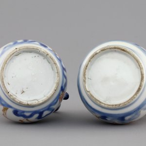 A pair of Japanese Arita porcelain oil and vinegar jugs, 18th C. — photo 7