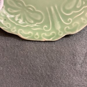 A pair of Japanese blue and white Arita bowls and a pair of celadon 'deer' dishes, Edo, 18/19th C. — photo 10
