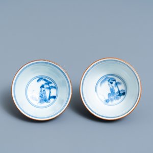 A pair of Japanese blue and white Arita bowls and a pair of celadon 'deer' dishes, Edo, 18/19th C. — photo 9