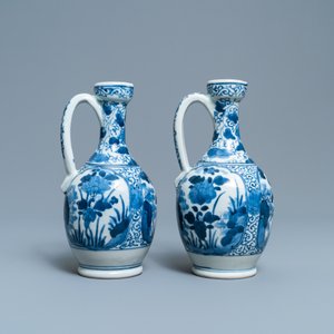 A pair of Japanese blue and white Arita jugs, Edo, 17/18th C. — 照片 4