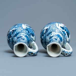 A pair of Japanese blue and white Arita jugs, Edo, 17/18th C. — 照片 6