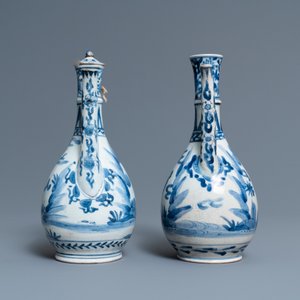 A pair of Japanese blue and white Arita jugs, Edo, 17th C. — 照片 3