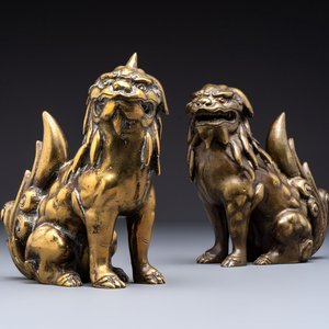 A pair of Japanese bronze Buddhist lions, 19/20th C. — 照片 1