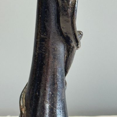 A pair of Japanese bronze 'Chilong' garlic-mouth vases and a bronze vase with handles — 照片 25